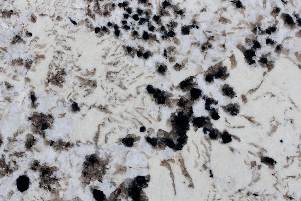 Гранит Delicatus Snow — слэб гранита, Бразилия