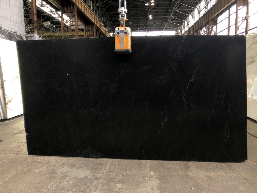 Гранит Infinity Black — слэб гранита, Индия