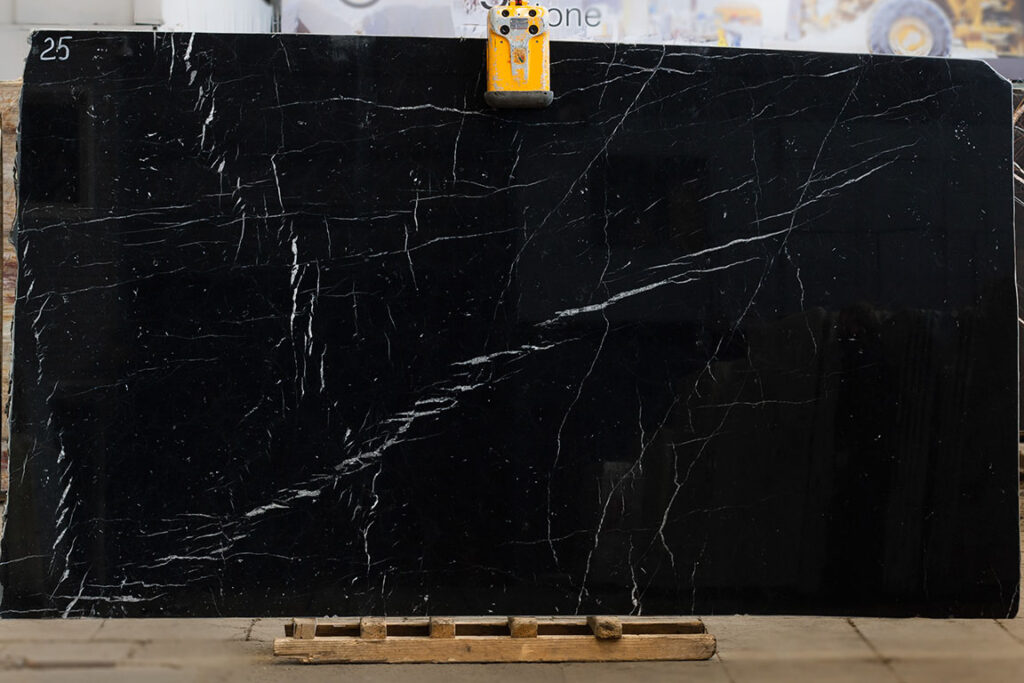 Мрамор Negro Marquina — слэб мрамора, Италия
